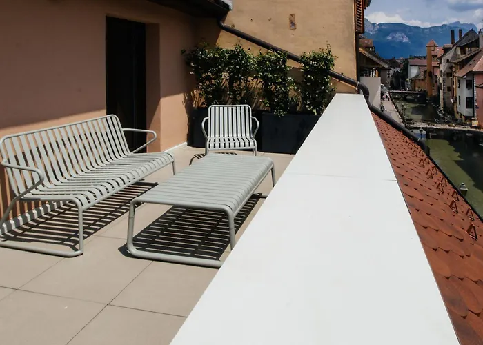 Du LyonnaisHotel Annecy